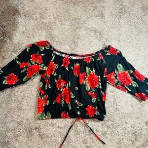 NWOT black floral top 😍